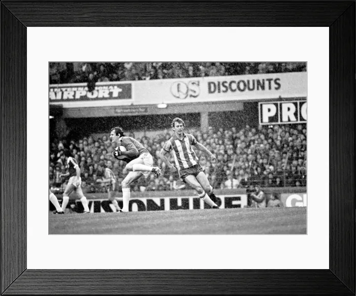 Framed Print : English League Division One match at Goodison Park. Everton 1 v West Bromwich Framed Print : English League Division One match at Goodison Park. Everton 1 v West Bromwich