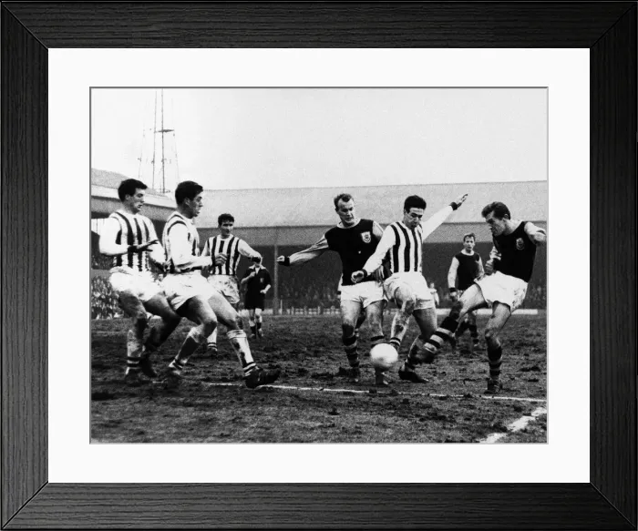 Framed Print : English League Division One match at Turf Moor. Burnley v West Bromwich Albion Framed Print : English League Division One match at Turf Moor. Burnley v West Bromwich Albion