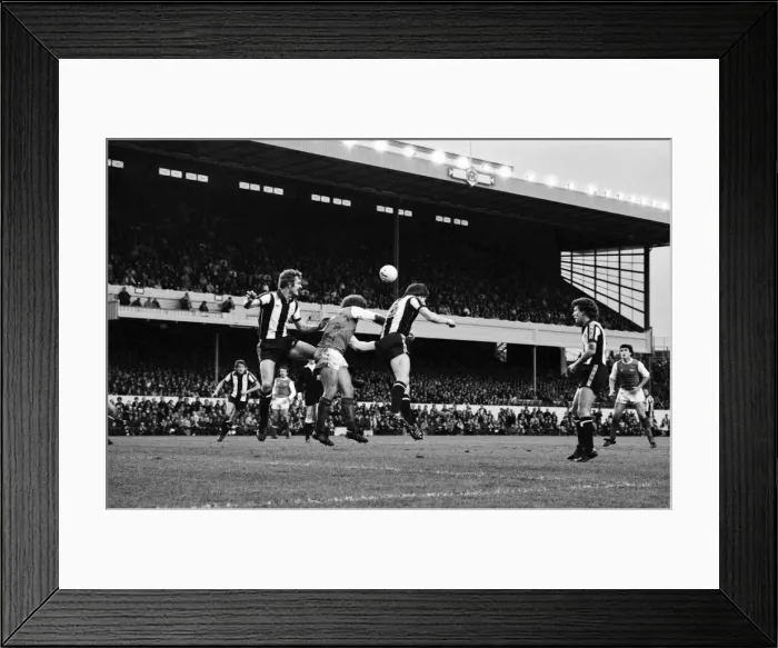 Framed Print : English League Division One match at Highbury. Arsenal 2 v West Bromwich Albion 2