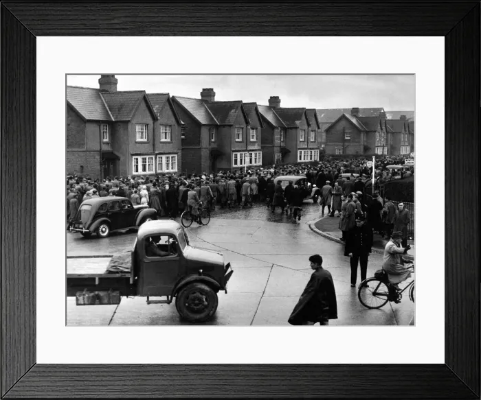 Framed Print : Crowds of Cardiff City supporters on Sloper Road on their way to Ninian Park to watch