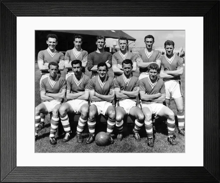 Framed Print : Cardiff City pose for a team picture, August 1958 Framed Print : Cardiff City pose for a team picture, August 1958