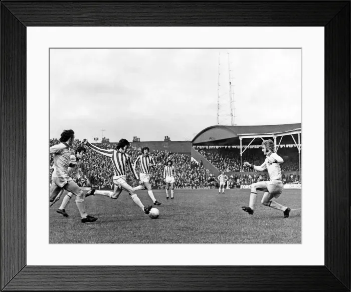 Framed Print : English League Division One match at the Victoria Ground Framed Print : English League Division One match at the Victoria Ground