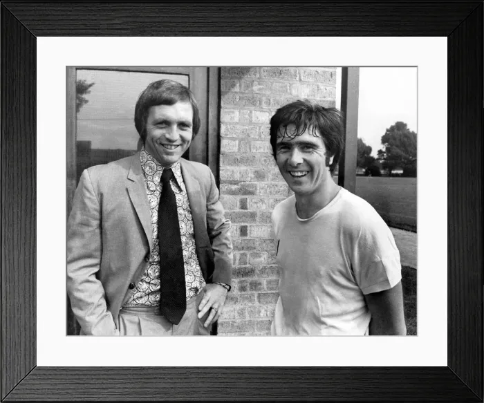 Framed Print : West Bromwich Albion footballer Jeff Astle (left) talking with his new strike partner