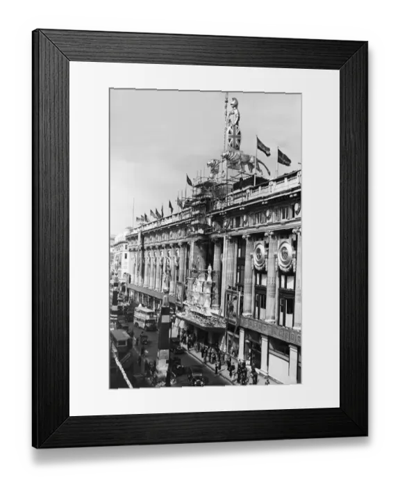 Framed Print : The facade of Selfridges store in Oxford Street, London