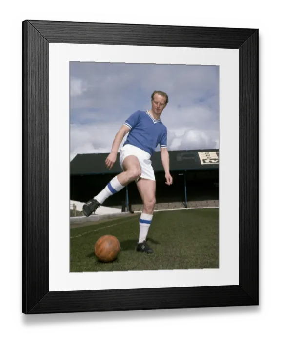 Framed Print : Cardiff City footballer Ivor Allchurch in training, 17th April 1964 Framed Print : Cardiff City footballer Ivor Allchurch in training, 17th April 1964