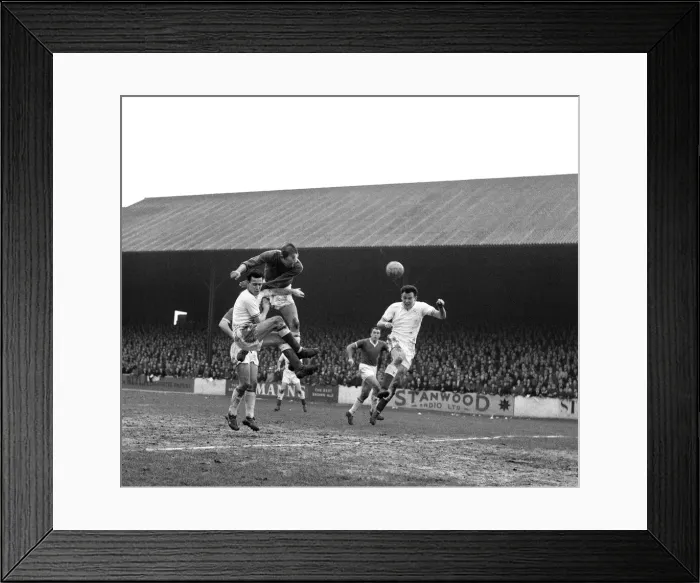 Framed Print : English League Division Two match at Brisbane Road. Leyton Orient 3 v Cardiff City Framed Print : English League Division Two match at Brisbane Road. Leyton Orient 3 v Cardiff City
