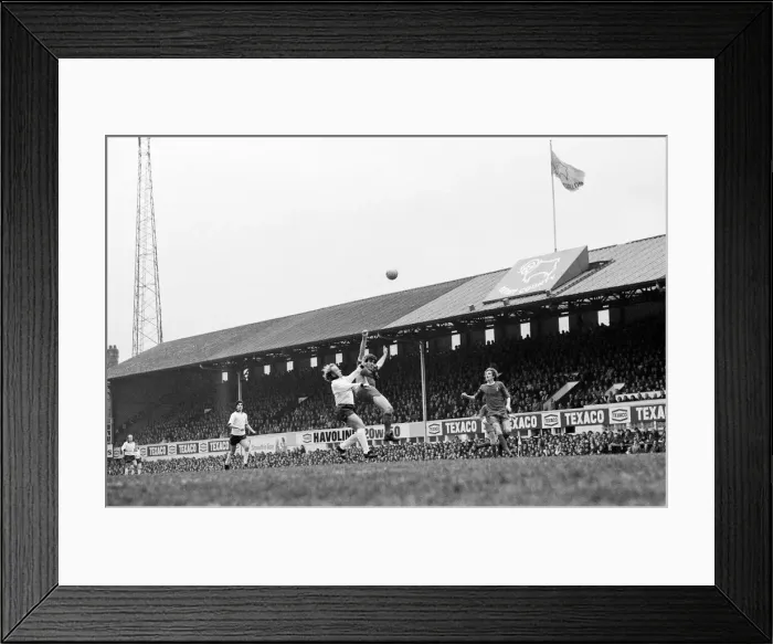 Framed Print : English League Division One match at the Baseball Ground Framed Print : English League Division One match at the Baseball Ground