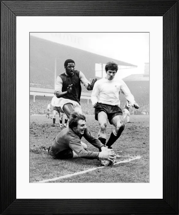 Framed Print : English League Division One match at Upton Park. West Ham United 3 v Derby County 3 Framed Print : English League Division One match at Upton Park. West Ham United 3 v Derby County 3