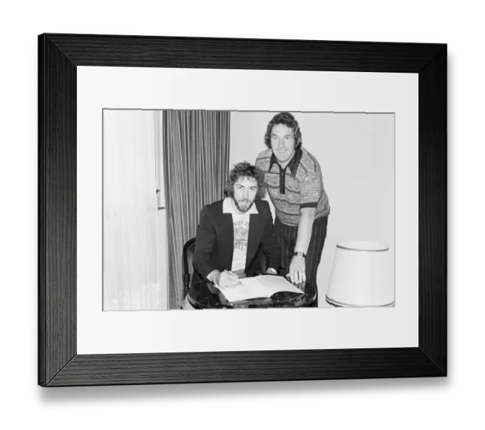 Framed Print : Charlie George signs for Derby County at a London hotel, with manager Dave Mackay