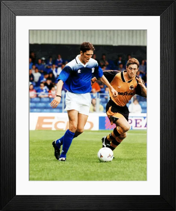 Framed Print : Cardiff City defender Scott Young on the ball against Wolverhampton Wanderers Framed Print : Cardiff City defender Scott Young on the ball against Wolverhampton Wanderers