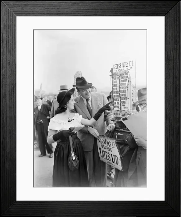 Framed Print : Spectator fashions at St ledger, 1949. 020092-4 Framed Print : Spectator fashions at St ledger, 1949. 020092-4