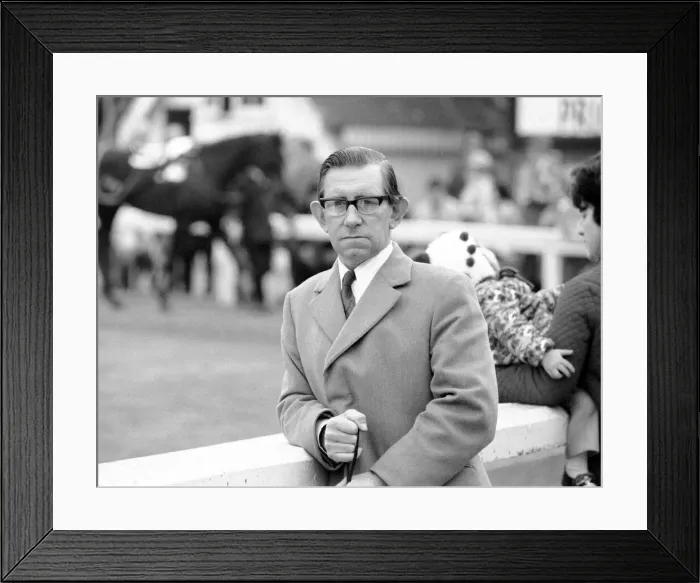 Framed Print : Daily Mirror horseracing pundit Bob Butchers at Kempton Park Race Course Framed Print : Daily Mirror horseracing pundit Bob Butchers at Kempton Park Race Course
