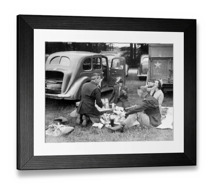 Framed Print : American soldiers enjoy a picnic with their English girlfriends during a day out to watch