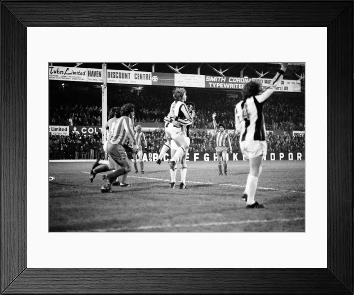 Framed Print : UEFA Cup Third Round Second Leg match at the Hawthorns. West Bromwich Albion 2 v Framed Print : UEFA Cup Third Round Second Leg match at the Hawthorns. West Bromwich Albion 2 v
