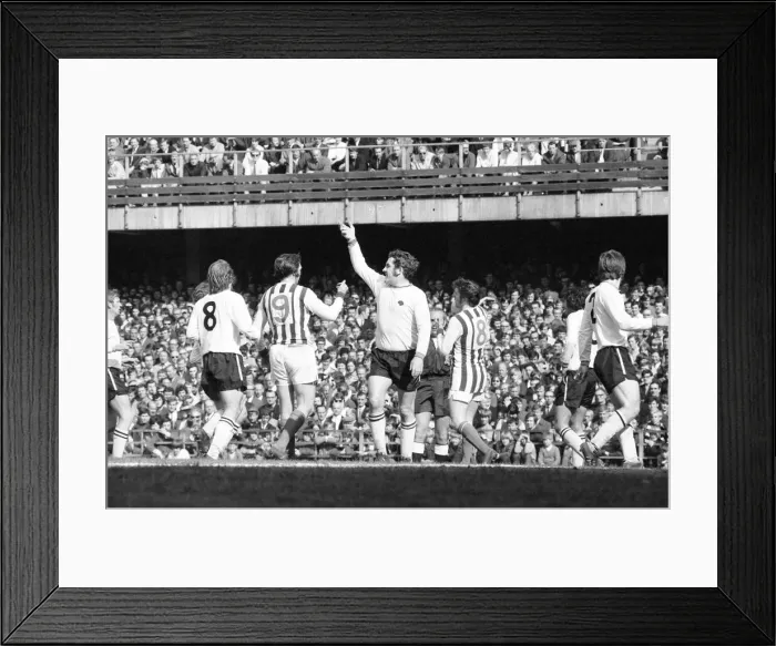 Framed Print : English League Division One match at the Baseball Ground Framed Print : English League Division One match at the Baseball Ground