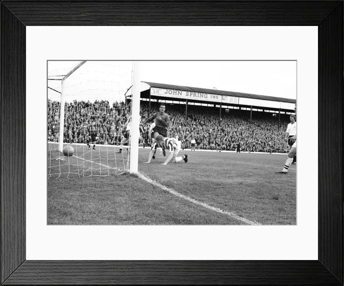 Framed Print : English League Division One match at The Hawthorns West Bromwich Albion 6- v Framed Print : English League Division One match at The Hawthorns West Bromwich Albion 6- v