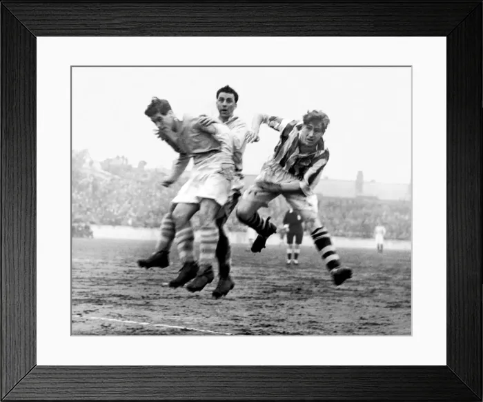 Framed Print : English League Division One match at Maine Road. Manchester City 1 v West Bromwich Framed Print : English League Division One match at Maine Road. Manchester City 1 v West Bromwich
