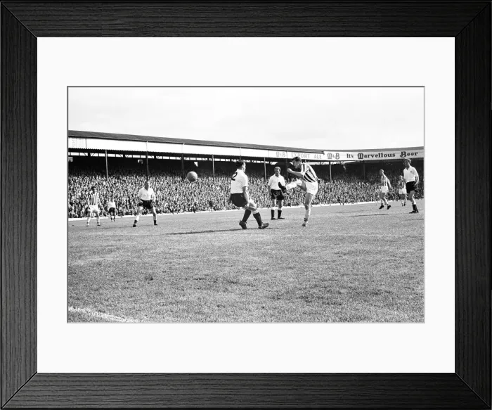 Framed Print : English League Division One match at The Hawthorns West Bromwich Albion 6 v Fulham