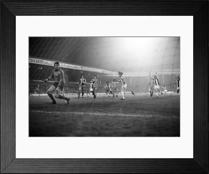 Framed Print : UEFA Cup Third Round Second Leg match at the Hawthorns. West Bromwich Albion 2 v Framed Print : UEFA Cup Third Round Second Leg match at the Hawthorns. West Bromwich Albion 2 v