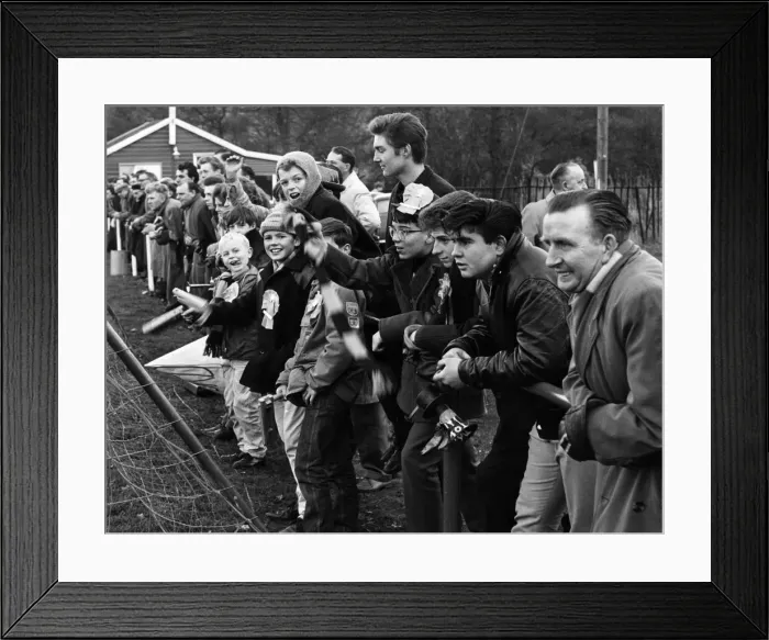 Framed Print : Enthusiastic Alvechurch supporters watch their team in action in a cup match against Framed Print : Enthusiastic Alvechurch supporters watch their team in action in a cup match against