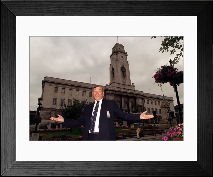 Framed Print : Cricket umpire Dickie Bird poses in front of Barnsley Town Hall as he celebrates his Framed Print : Cricket umpire Dickie Bird poses in front of Barnsley Town Hall as he celebrates his