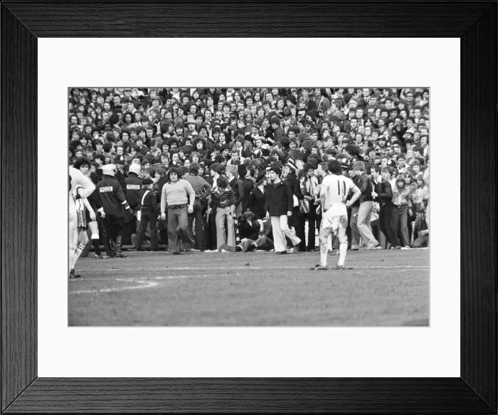 Framed Print : English League Division Two match at the Goldstone Ground Framed Print : English League Division Two match at the Goldstone Ground