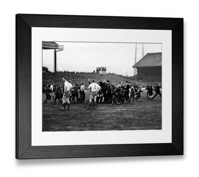 Framed Print : European Cup Winners Cup Semi-Final Second Leg at Ninian Park Framed Print : European Cup Winners Cup Semi-Final Second Leg at Ninian Park