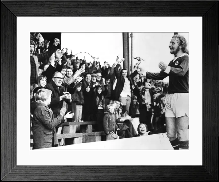 Framed Print : English League Division Two match at Ninian Park. Cardiff City 2 v Nottingham Framed Print : English League Division Two match at Ninian Park. Cardiff City 2 v Nottingham