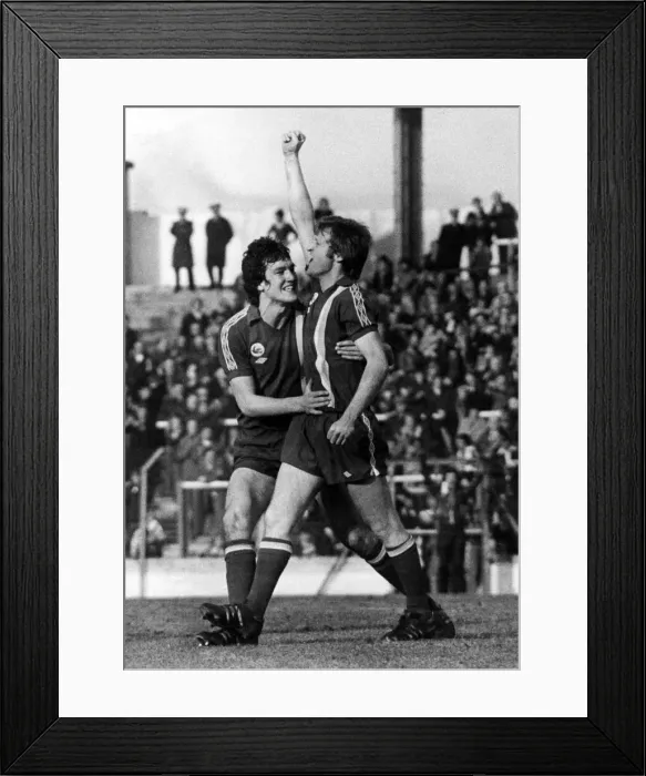 Framed Print : English League Division Two match at Ninian Park. Cardiff City 1 v Leyton Orient 0 Framed Print : English League Division Two match at Ninian Park. Cardiff City 1 v Leyton Orient 0