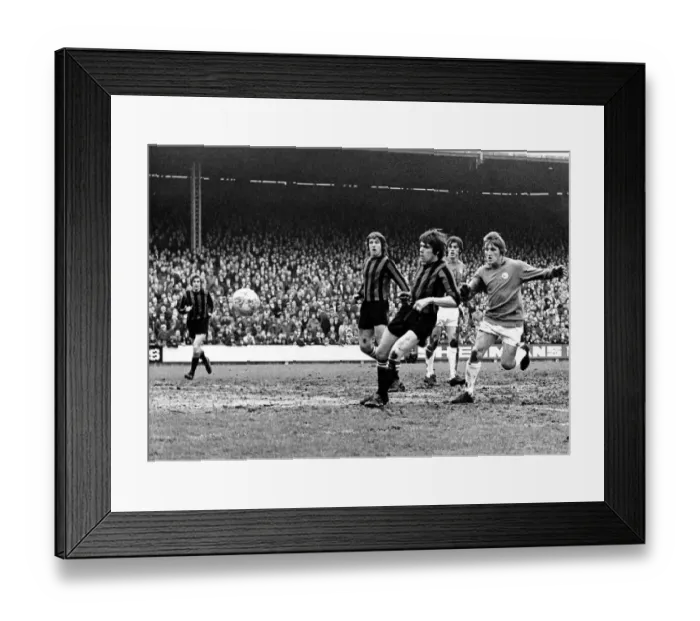 Framed Print : English League Division Two match at Ninian Park. Cardiff City 1 v Queens Park