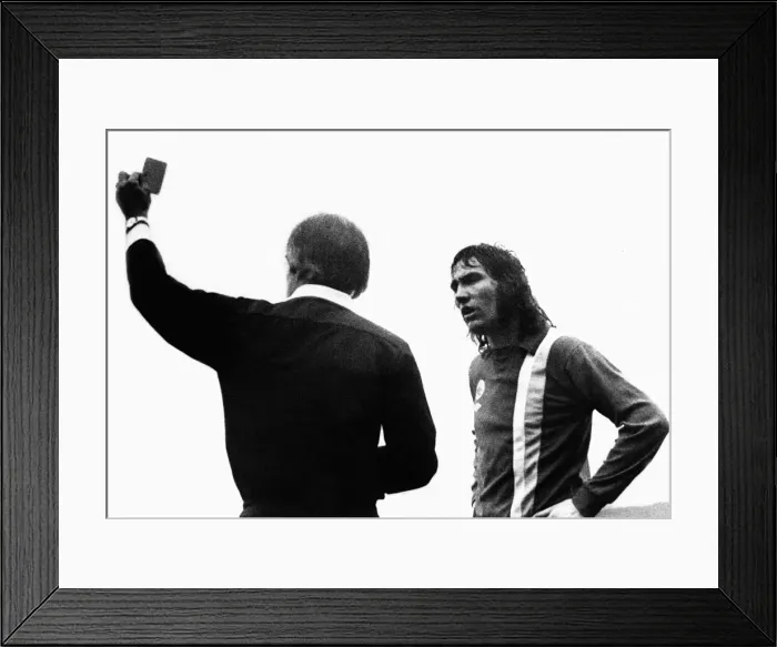Framed Print : English League Division Two match at Ninian park. Cardiff City 1 v Charlton