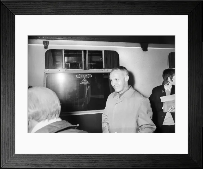 Framed Print : Liverpool manager Bill Shankly pictured at Euston Station after arriving in the capital Framed Print : Liverpool manager Bill Shankly pictured at Euston Station after arriving in the capital