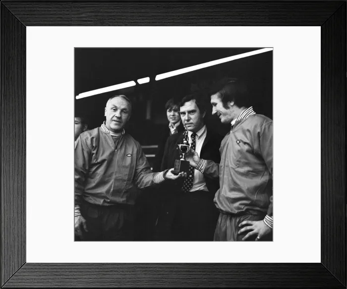Framed Print : Liverpool training session at Hendon FC football ground Framed Print : Liverpool training session at Hendon FC football ground