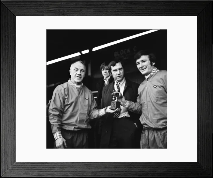 Framed Print : Liverpool training session at Hendon FC football ground Framed Print : Liverpool training session at Hendon FC football ground