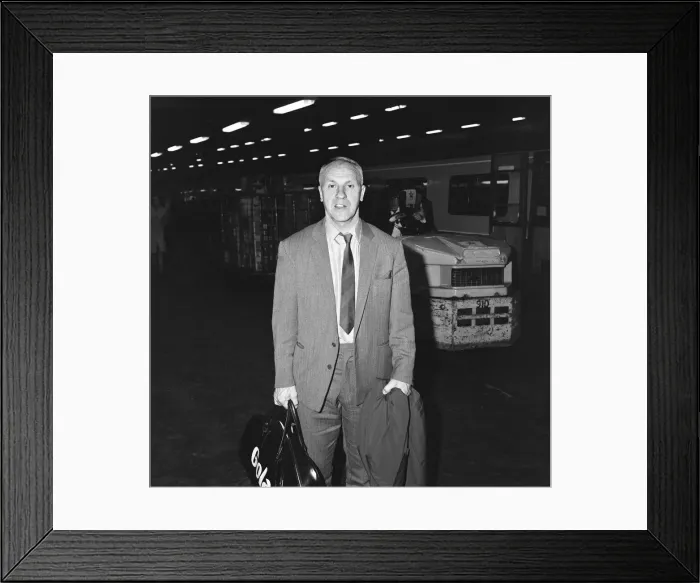 Framed Print : Liverpool manager Bill Shankly arrives at Euston Station Framed Print : Liverpool manager Bill Shankly arrives at Euston Station