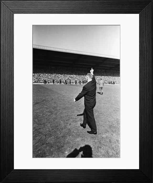 Framed Print : Liverpool manager Bill Shankly acknowledges the cheers of the crowd as they celebrate Framed Print : Liverpool manager Bill Shankly acknowledges the cheers of the crowd as they celebrate
