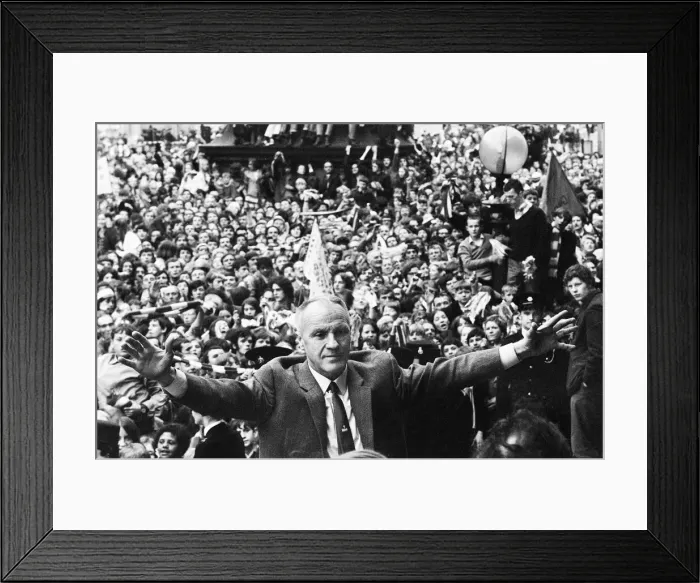 Framed Print : Liverpool manager Bill Shankly pictured on his side