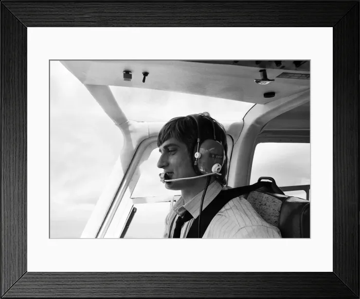 Framed Print : Mike Oldfield, musician and composer, pilots helicopter from Blackfriars Framed Print : Mike Oldfield, musician and composer, pilots helicopter from Blackfriars