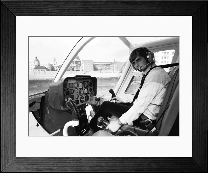Framed Print : Mike Oldfield, musician and composer, pilots helicopter from Blackfriars Framed Print : Mike Oldfield, musician and composer, pilots helicopter from Blackfriars