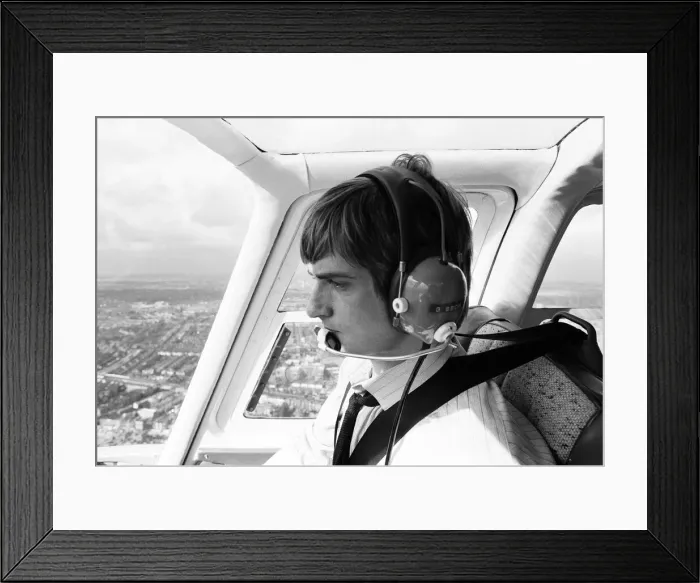Framed Print : Mike Oldfield, musician and composer, pilots helicopter from Blackfriars Framed Print : Mike Oldfield, musician and composer, pilots helicopter from Blackfriars