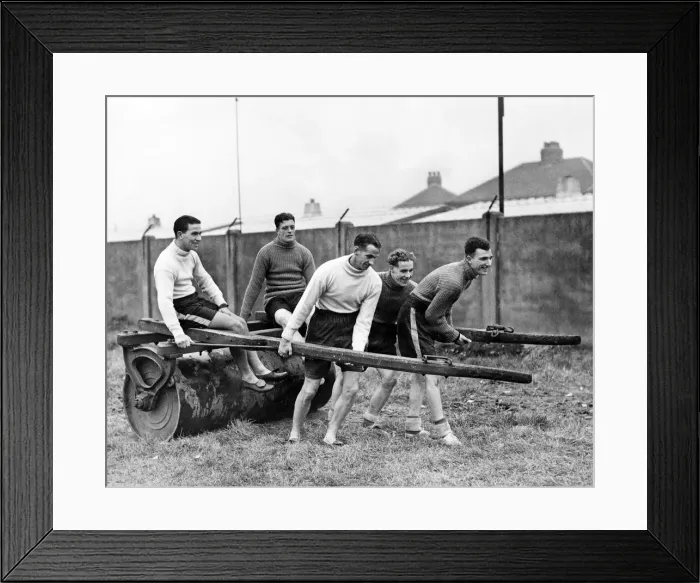 Framed Print : Left to right. Robledo, Whyte, Pallister, Normanton and Kitchen lend a hand with Framed Print : Left to right. Robledo, Whyte, Pallister, Normanton and Kitchen lend a hand with