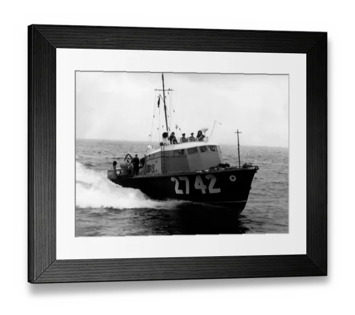 Framed Print : Royal Air Force Air-Sea Rescue Service - Within six minutes of a report a launch of Framed Print : Royal Air Force Air-Sea Rescue Service - Within six minutes of a report a launch of