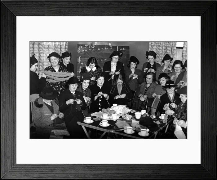 Framed Print : World War Two - Second World War - North country women are helpiing the men in Framed Print : World War Two - Second World War - North country women are helpiing the men in