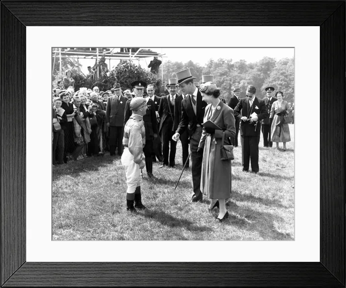 Framed Print : Jockey Gordon Richards is congratulated by Queen Elizabeth II after winning the Epsom