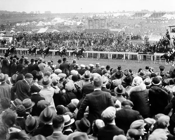 Racehorse Hyperion ridden by jockey Tommy Weston winning The Derby at Epsom, June 1933