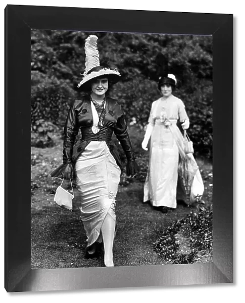 Woman wearing a slit skirt dress ans unusual hat during Royal Ascot, June 1913