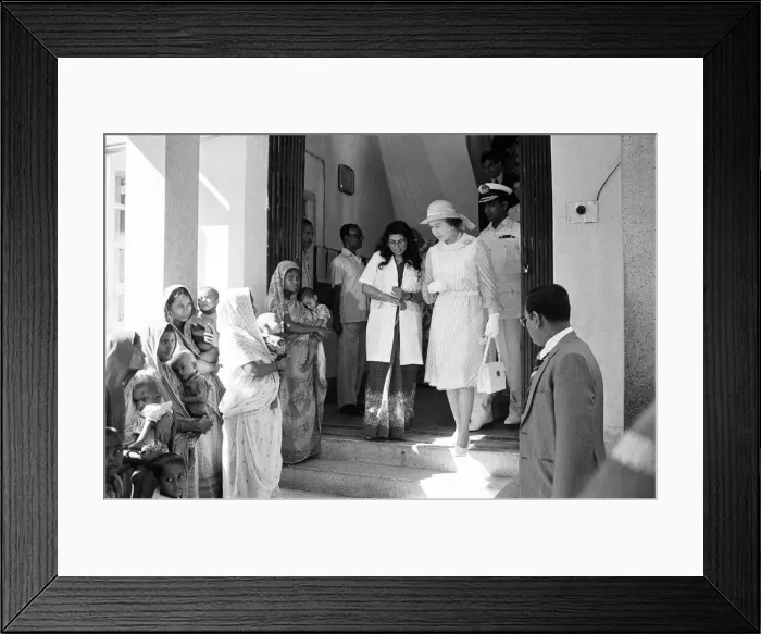 Framed Print : Queen Elizabeth II, State Visit to Bangladesh, 14th to 17th November 1983 Framed Print : Queen Elizabeth II, State Visit to Bangladesh, 14th to 17th November 1983