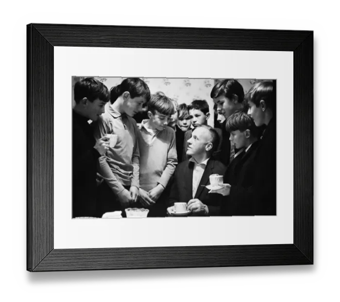 Framed Print : Liverpool mananer Bill Shankly watches a game of Street football from a flat above Eldon