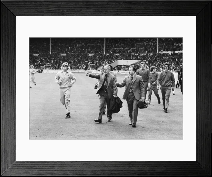 Framed Print : Charity Shield match at Wembley Stadium. Leeds United 1 v Liverpool 1 Framed Print : Charity Shield match at Wembley Stadium. Leeds United 1 v Liverpool 1