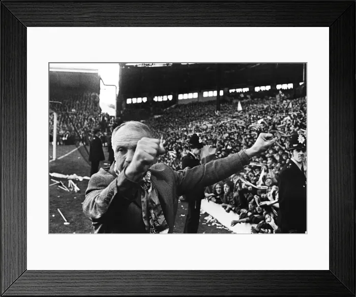 Framed Print : Liverpool manager Bill Shankly celebrates as his side become League champions following